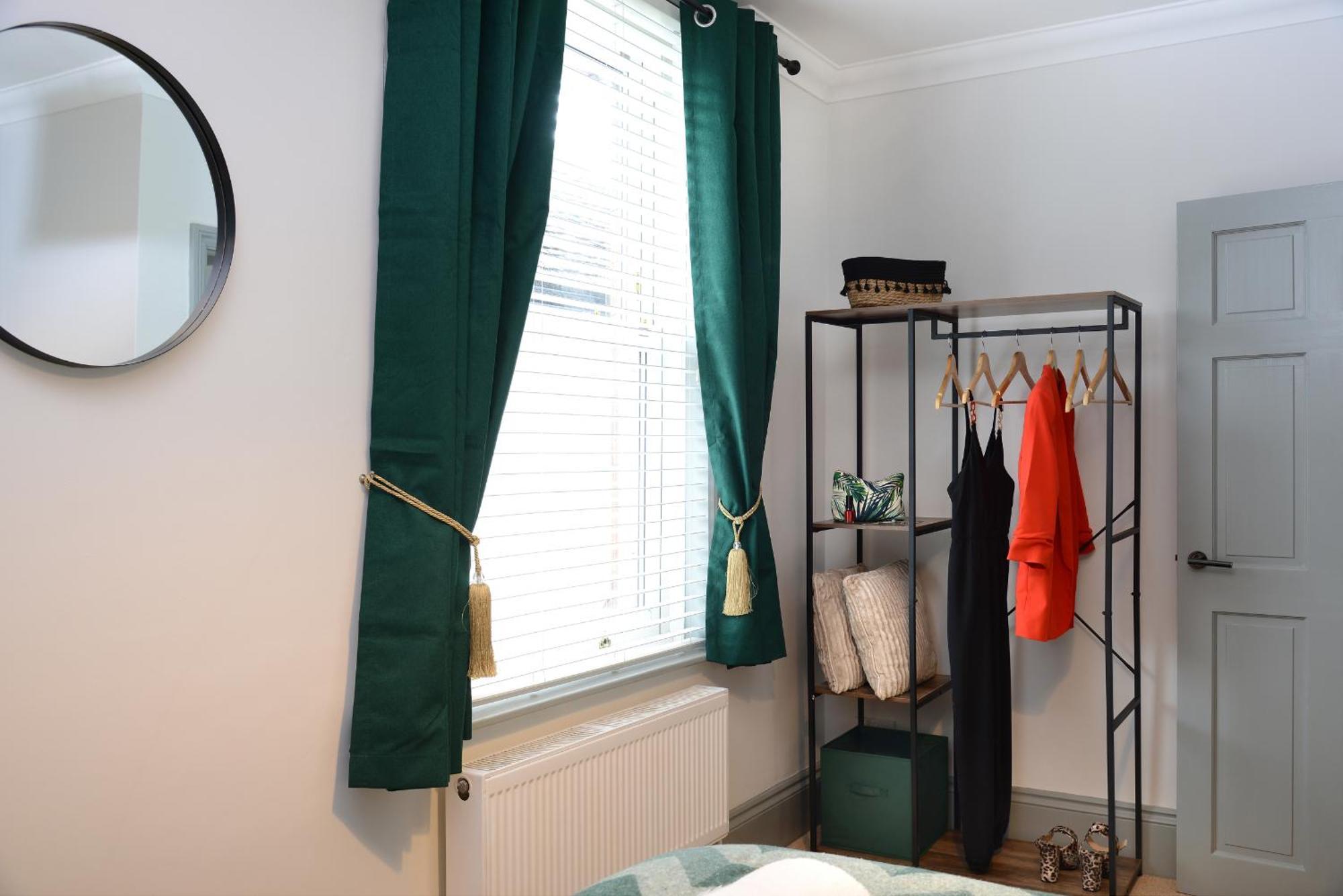 The Old Brewery Boardroom - Winchester City Centre - Unique Property - Free Parking - Sleeps 6 - By Xplus Stays Exterior foto