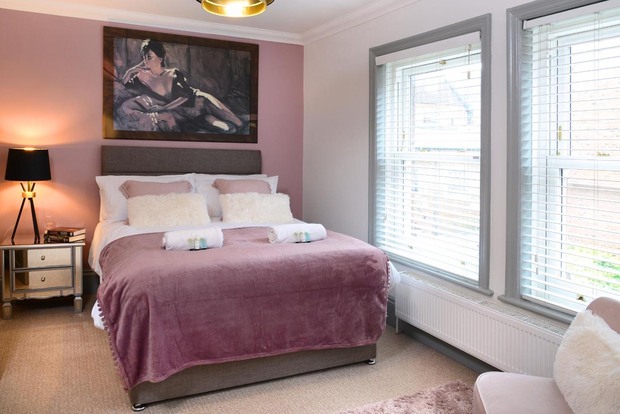 The Old Brewery Boardroom - Winchester City Centre - Unique Property - Free Parking - Sleeps 6 - By Xplus Stays Exterior foto